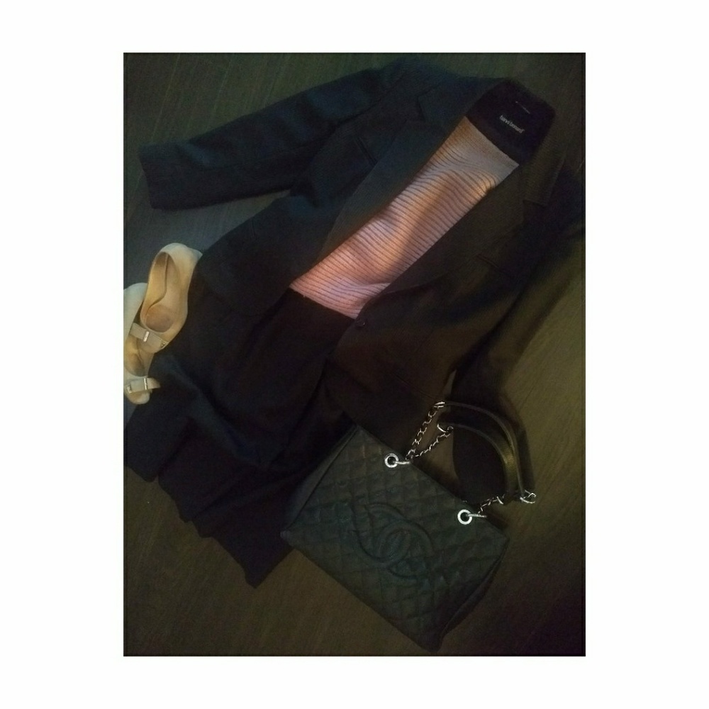 Suit skirt with POCKETS!